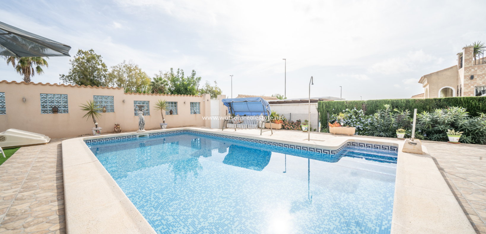 Resale - Freistendhe Villa - Urb. La Marina