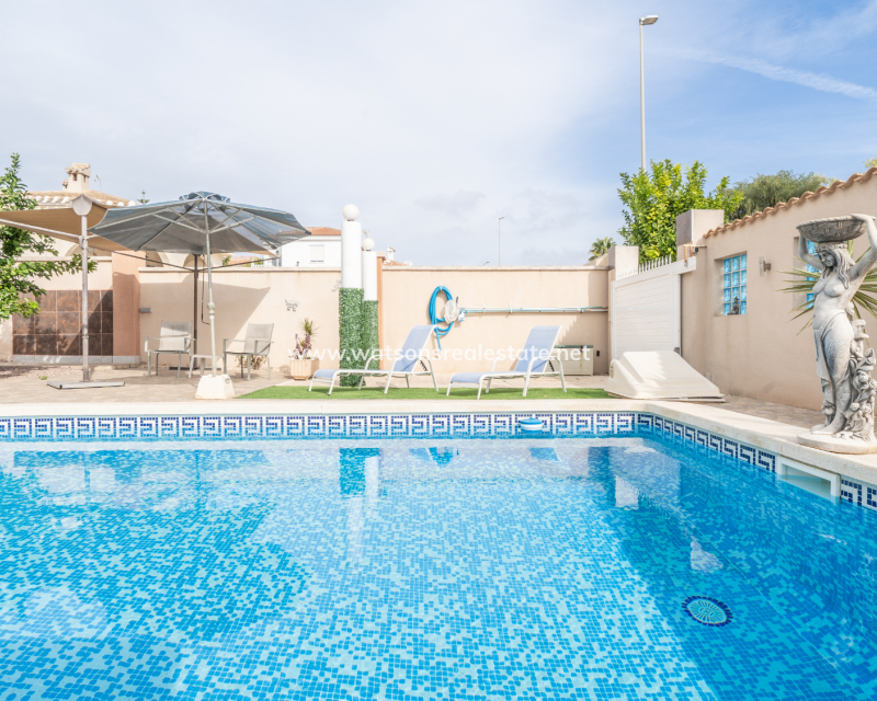 Resale - Freistendhe Villa - Urb. La Marina