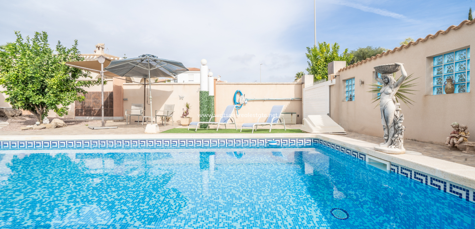 Resale - Freistendhe Villa - Urb. La Marina