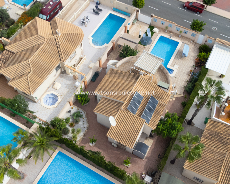 Resale - Freistendhe Villa - Urb. La Marina