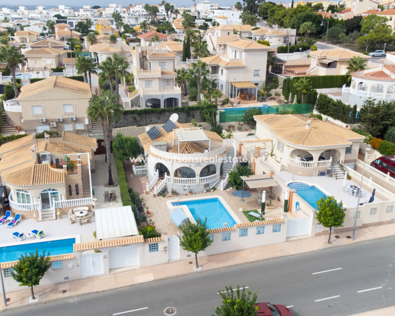 Resale - Freistendhe Villa - Urb. La Marina