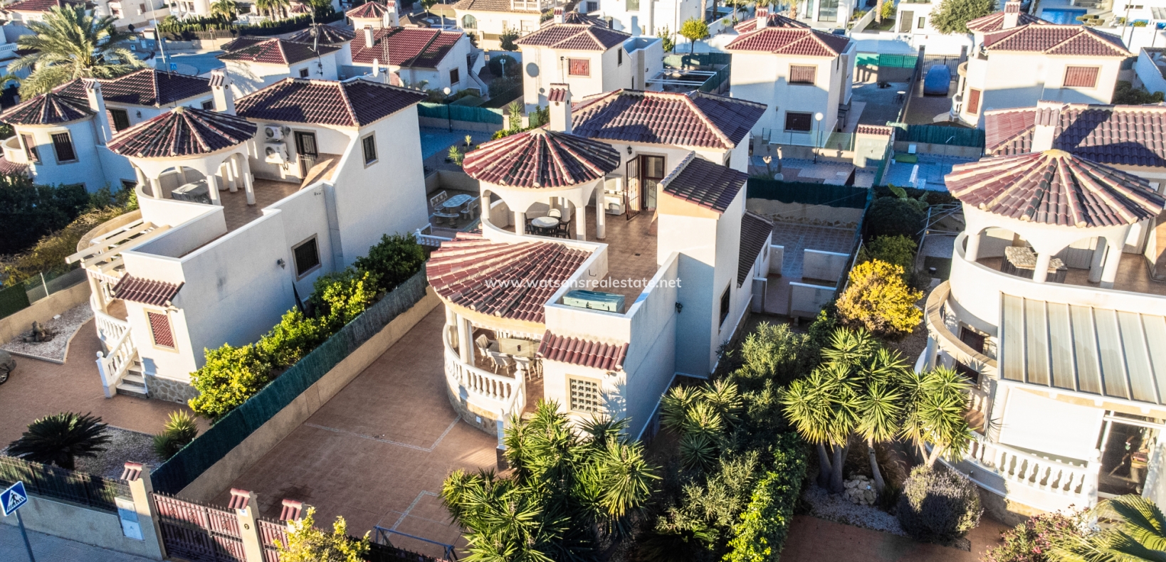 Resale - Freistendhe Villa - Urb. La Marina