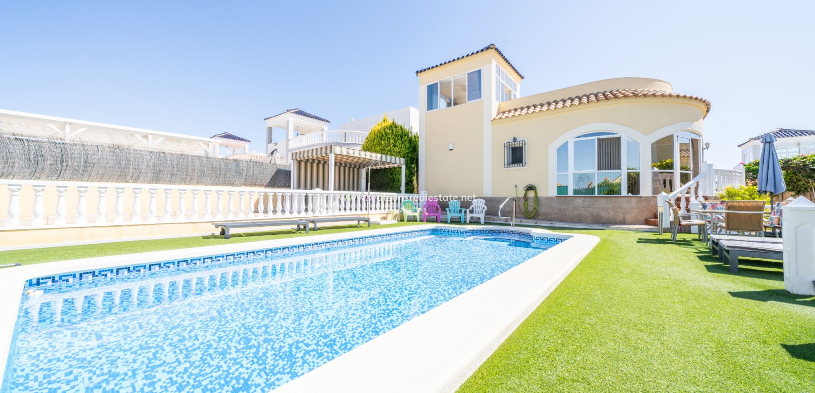 Resale - Freistendhe Villa - Urb. La Marina