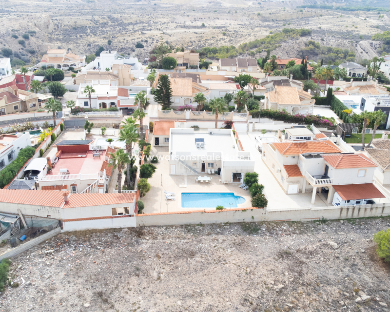 Resale - Freistendhe Villa - Urb. La Marina