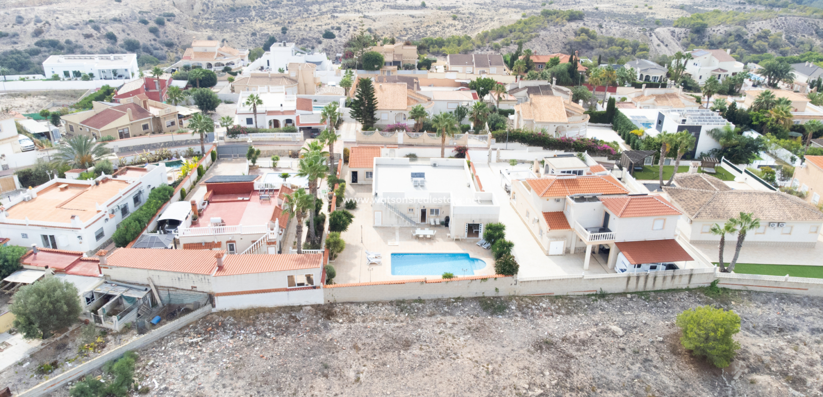 Resale - Freistendhe Villa - Urb. La Marina