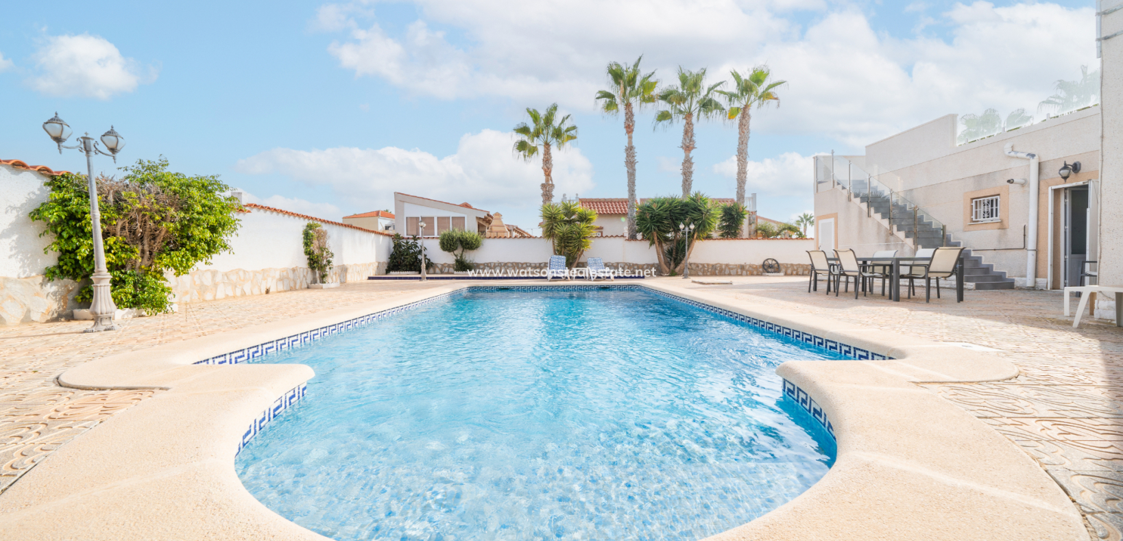 Resale - Freistendhe Villa - Urb. La Marina