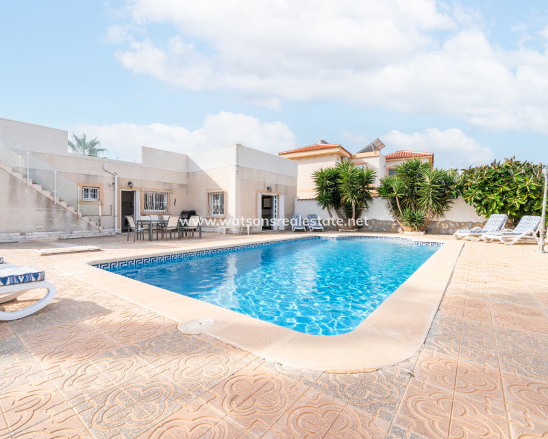 Resale - Freistendhe Villa - Urb. La Marina