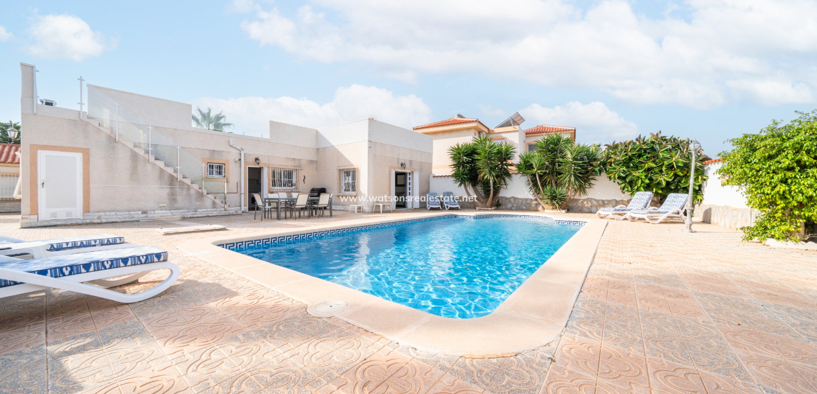 Resale - Freistendhe Villa - Urb. La Marina