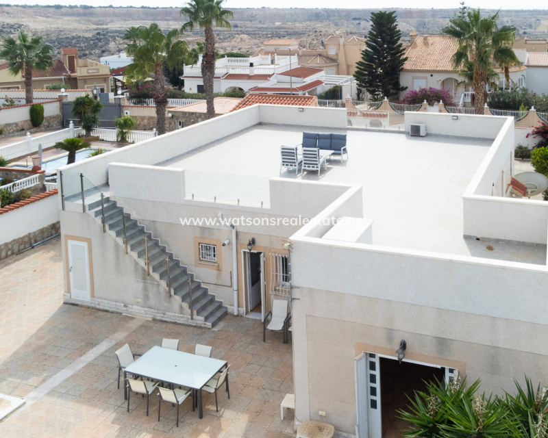 Resale - Freistendhe Villa - Urb. La Marina