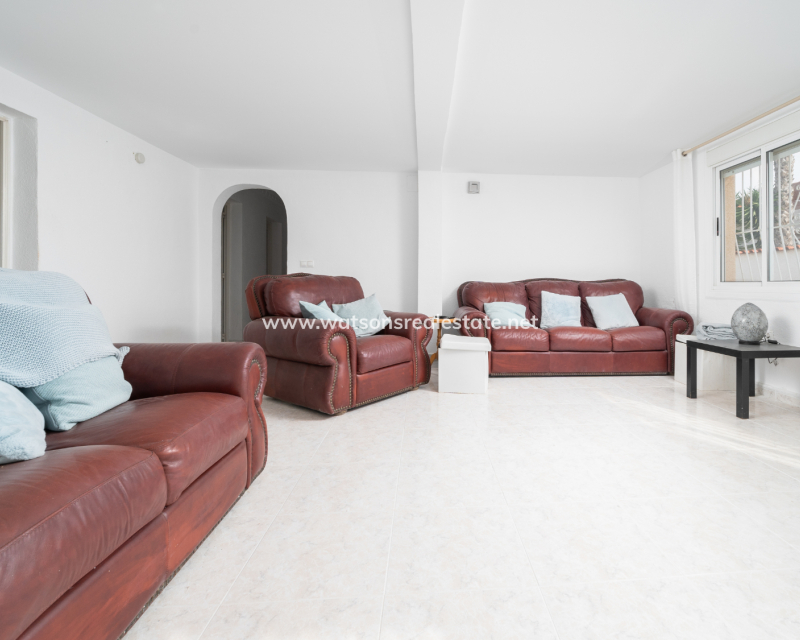 Resale - Freistendhe Villa - Urb. La Marina