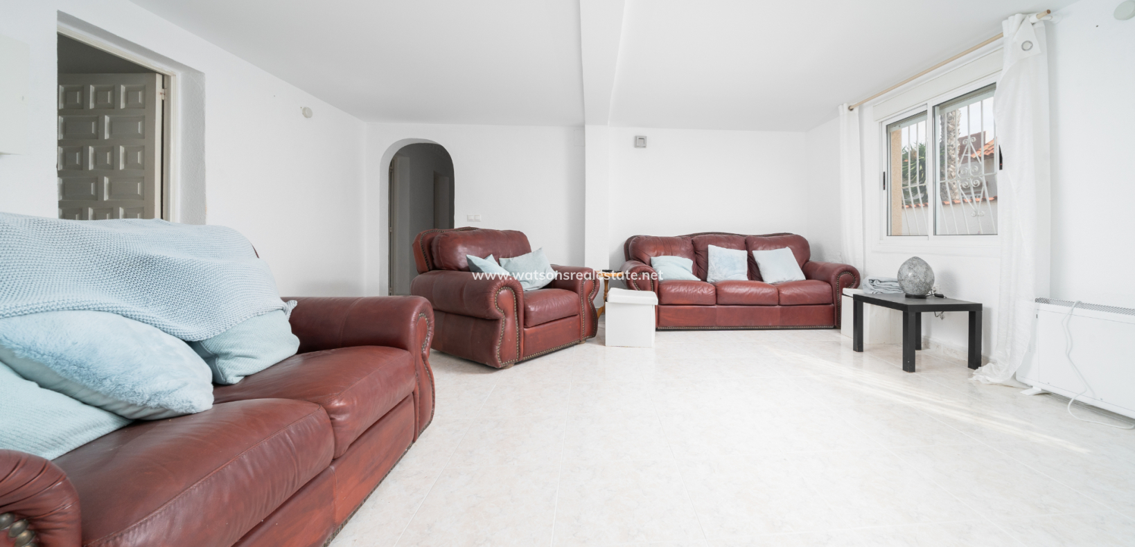 Resale - Freistendhe Villa - Urb. La Marina