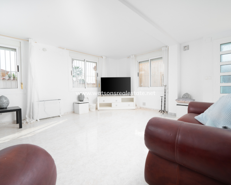Resale - Freistendhe Villa - Urb. La Marina
