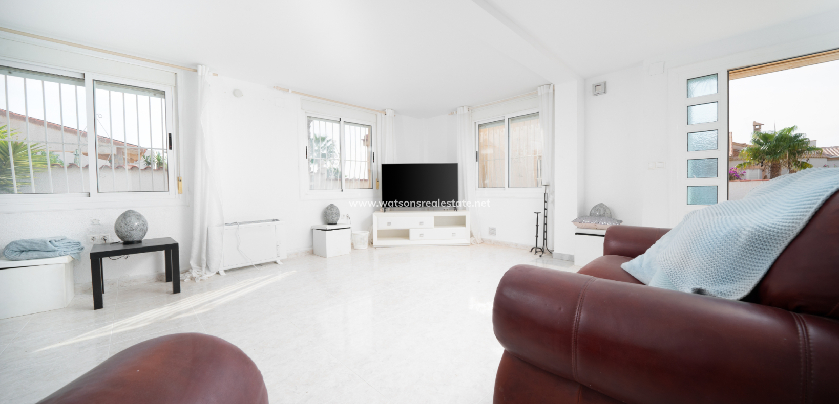 Resale - Freistendhe Villa - Urb. La Marina
