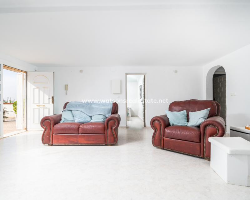 Resale - Freistendhe Villa - Urb. La Marina
