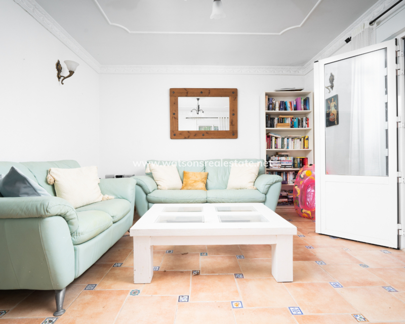 Resale - Freistendhe Villa - Urb. La Marina