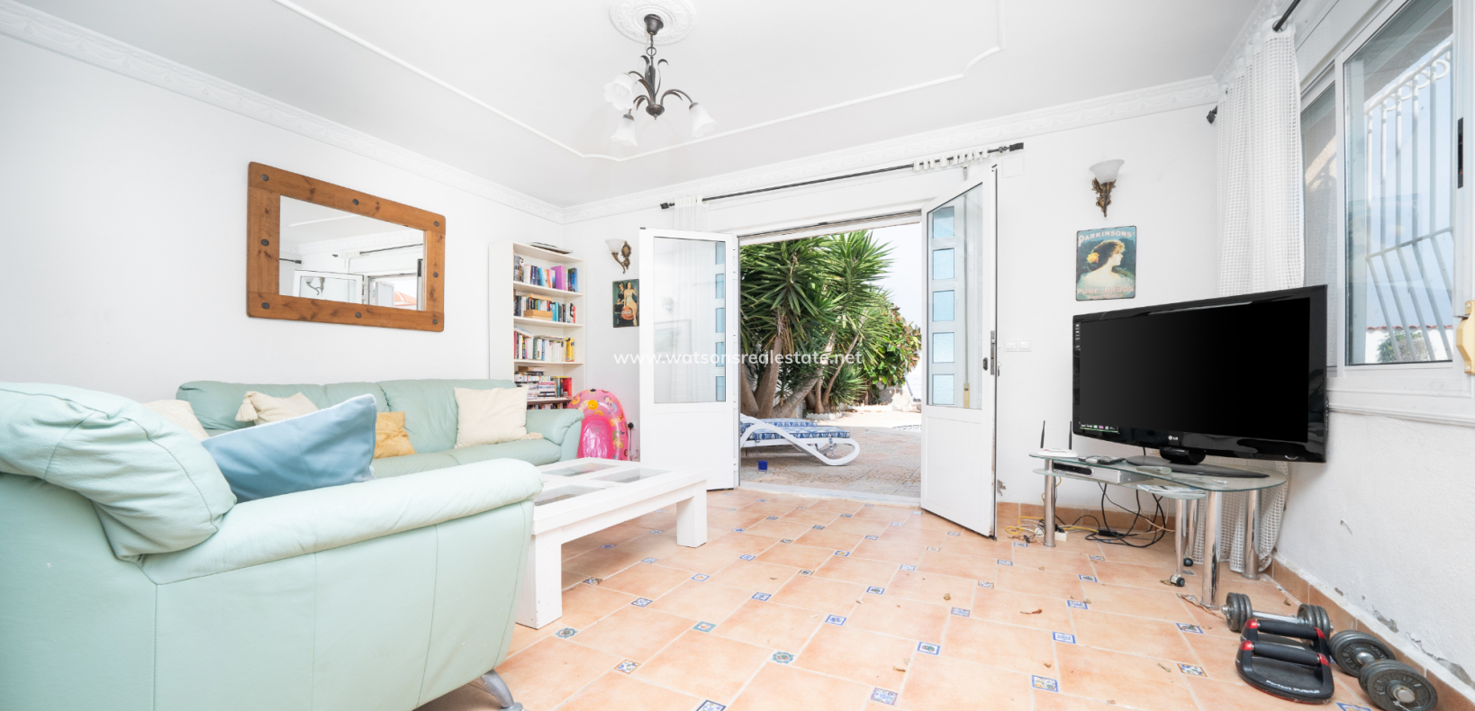 Resale - Freistendhe Villa - Urb. La Marina