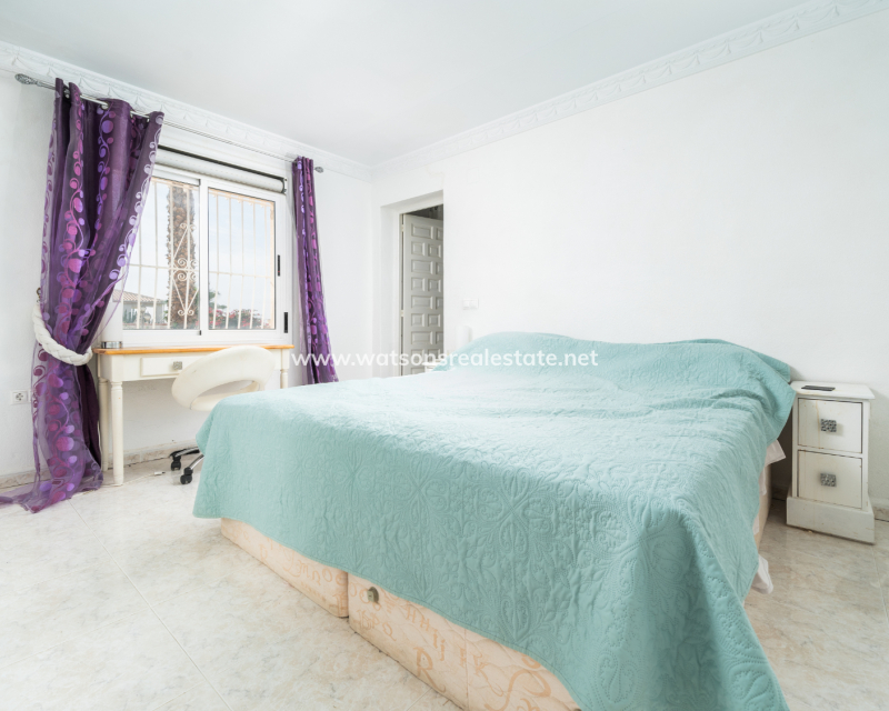 Resale - Freistendhe Villa - Urb. La Marina