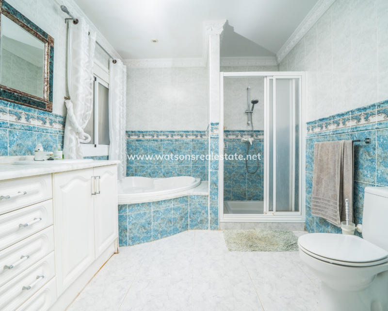Resale - Freistendhe Villa - Urb. La Marina