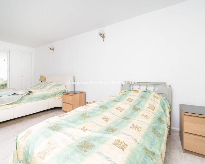Resale - Freistendhe Villa - Urb. La Marina