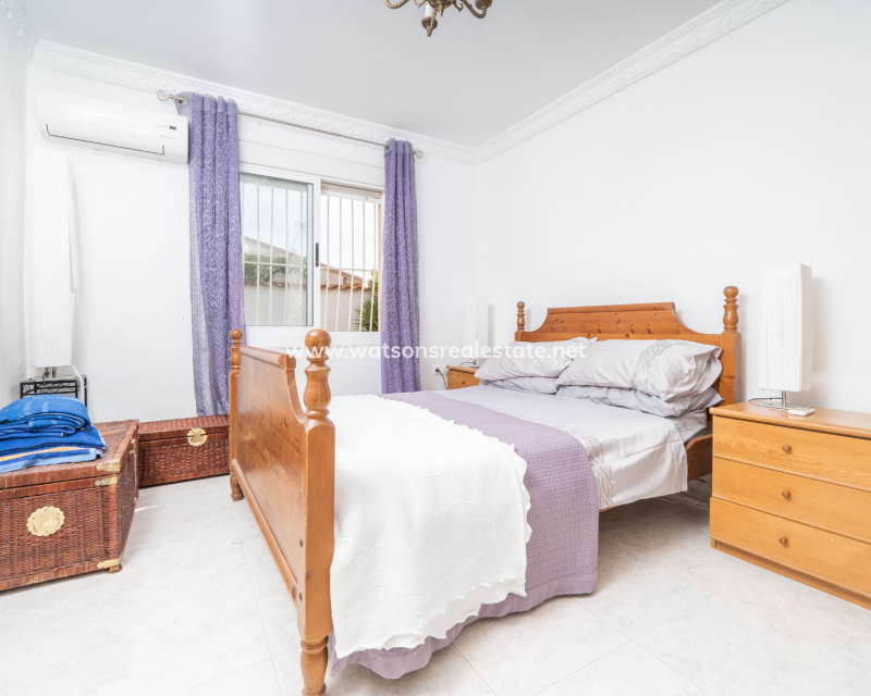 Resale - Freistendhe Villa - Urb. La Marina