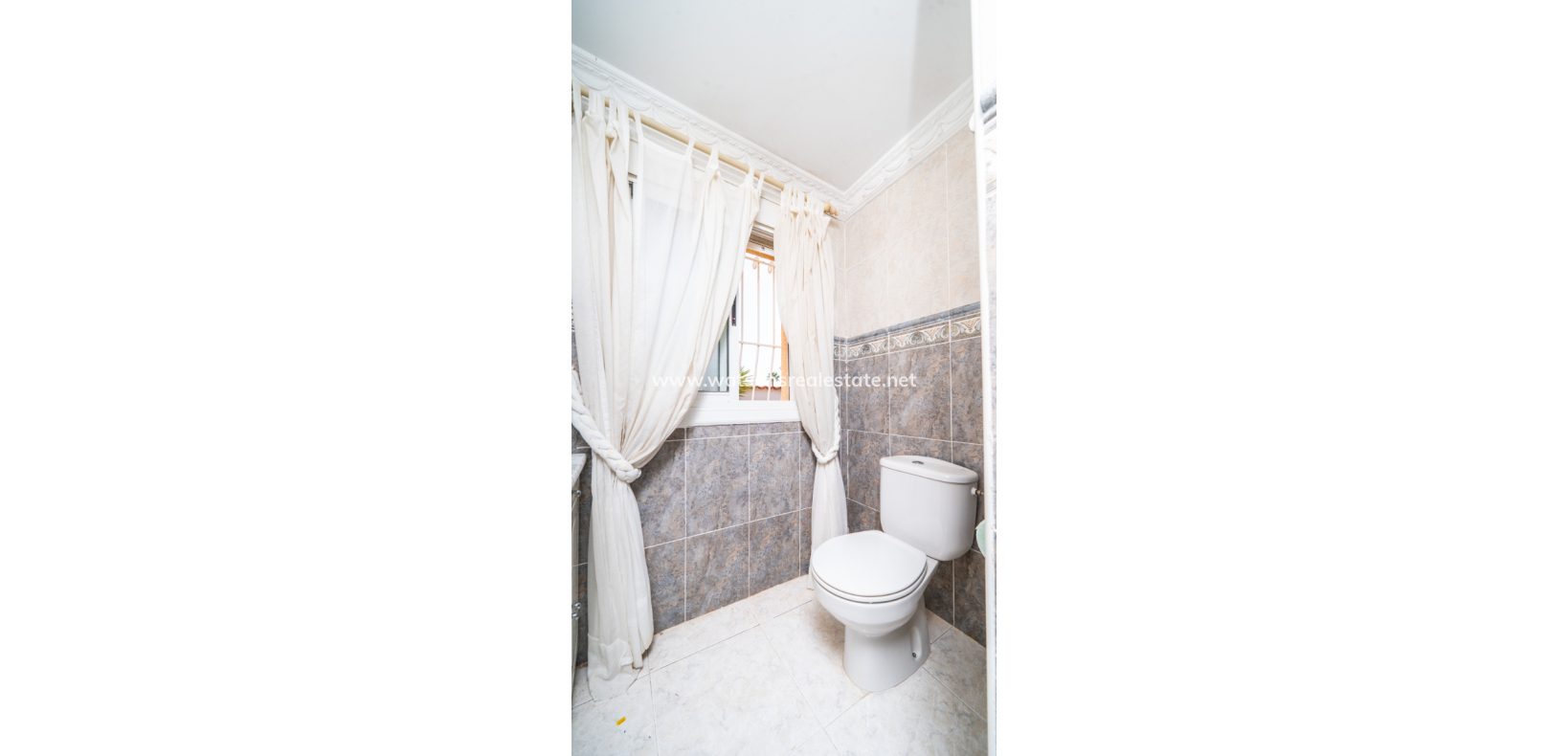 Resale - Freistendhe Villa - Urb. La Marina