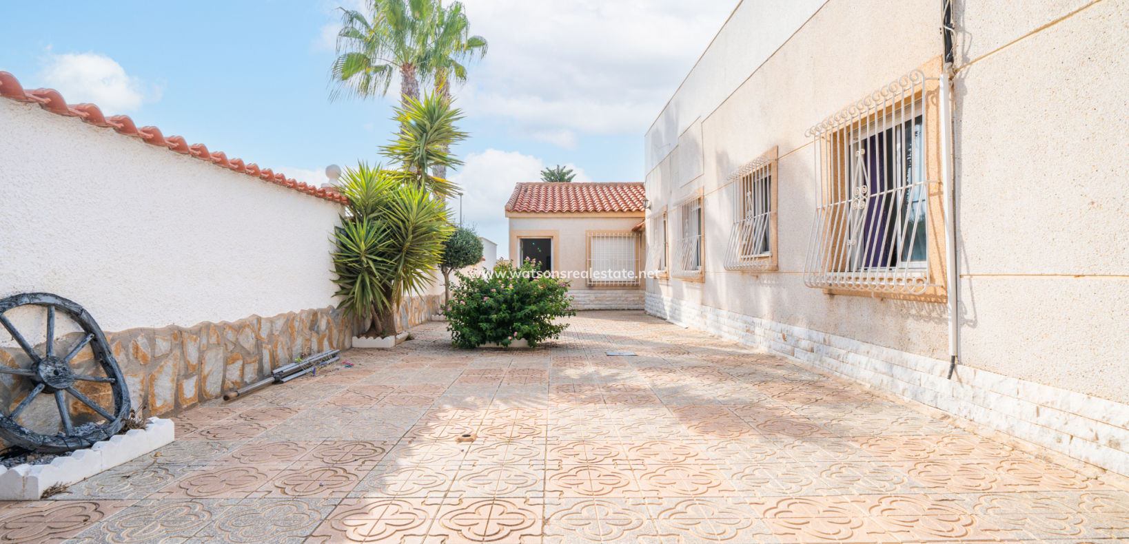 Resale - Freistendhe Villa - Urb. La Marina