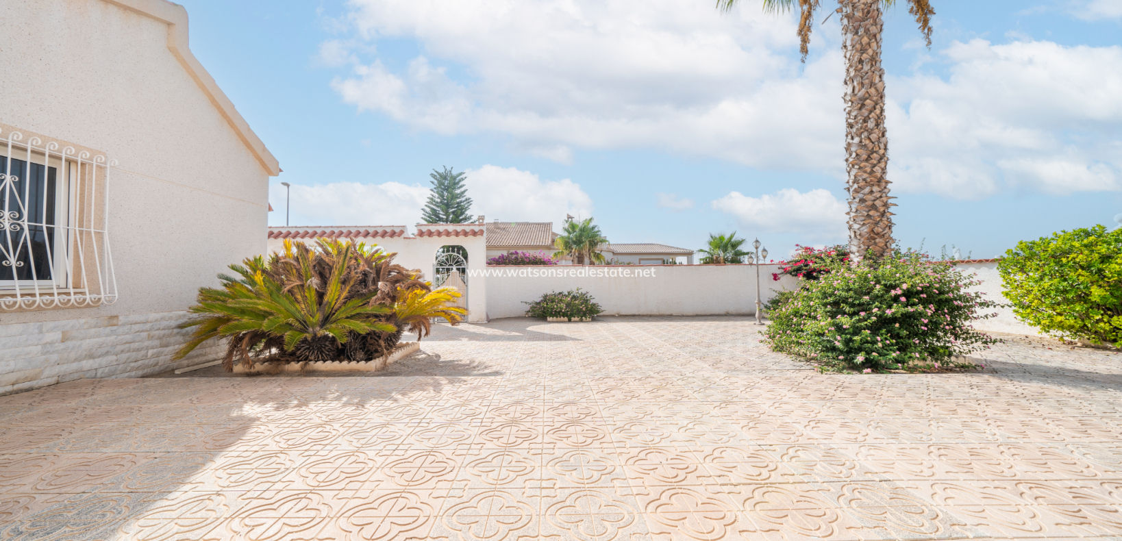 Resale - Freistendhe Villa - Urb. La Marina