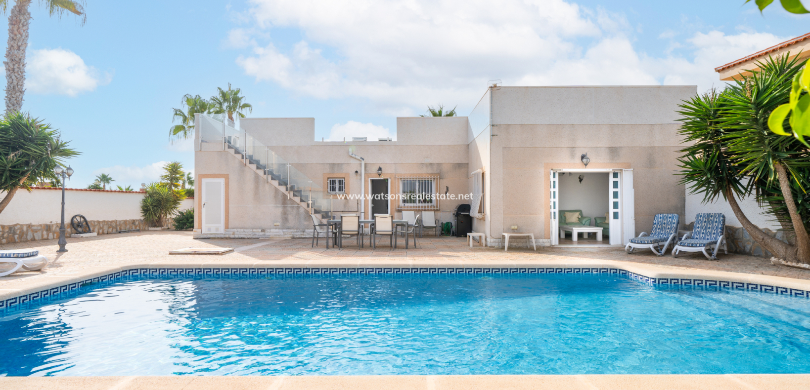 Resale - Freistendhe Villa - Urb. La Marina