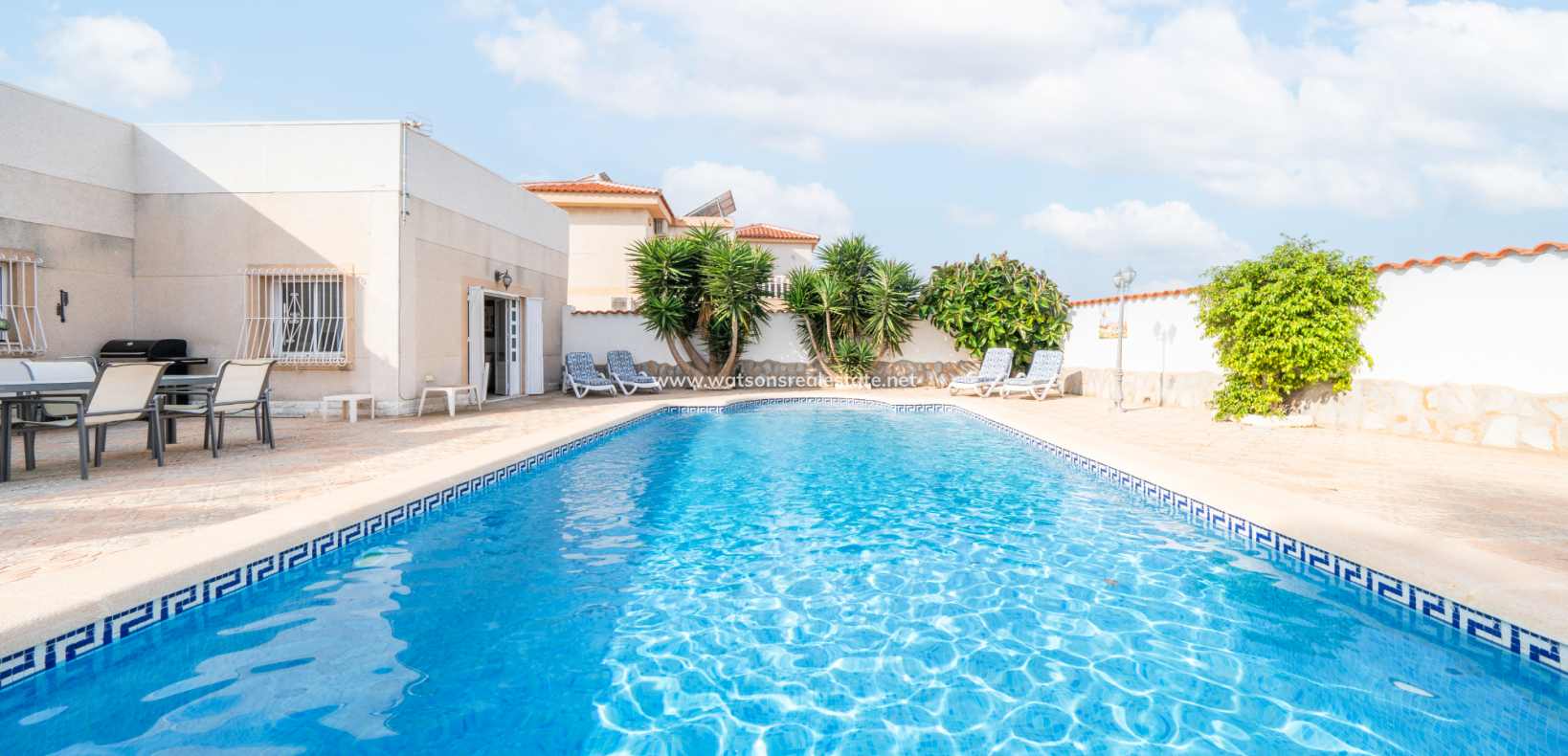 Resale - Freistendhe Villa - Urb. La Marina
