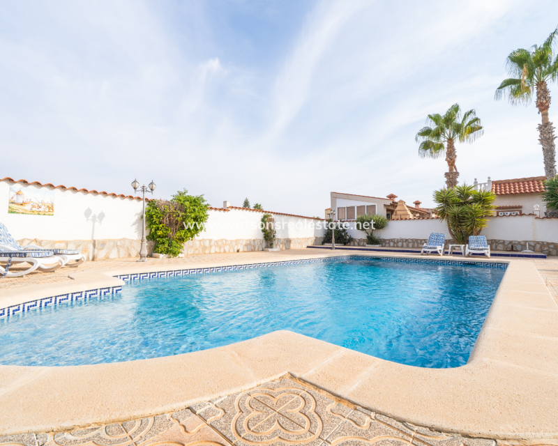 Resale - Freistendhe Villa - Urb. La Marina