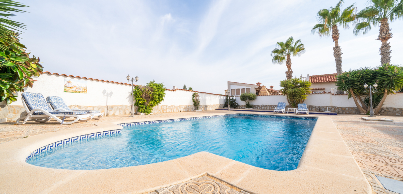 Resale - Freistendhe Villa - Urb. La Marina