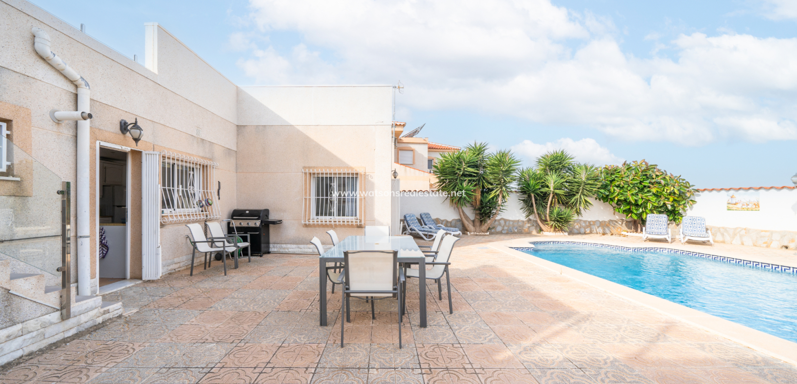Resale - Freistendhe Villa - Urb. La Marina