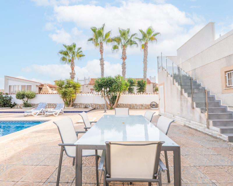 Resale - Freistendhe Villa - Urb. La Marina