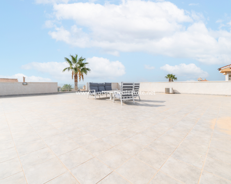 Resale - Freistendhe Villa - Urb. La Marina
