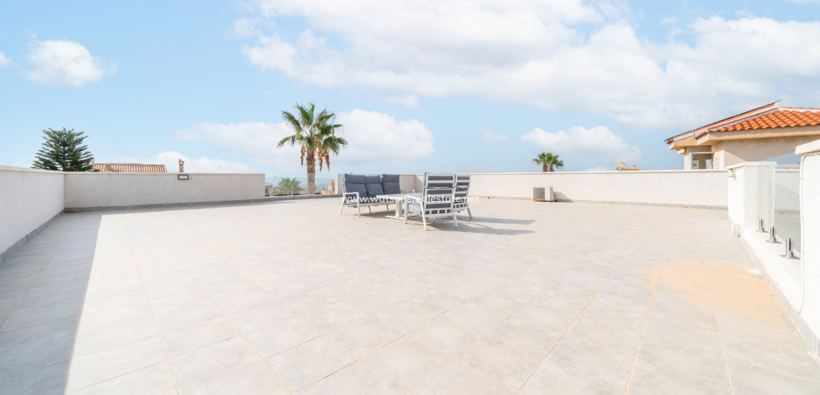 Resale - Freistendhe Villa - Urb. La Marina