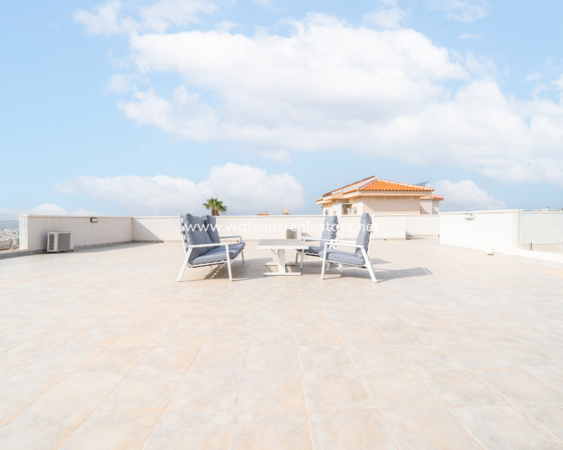 Resale - Freistendhe Villa - Urb. La Marina