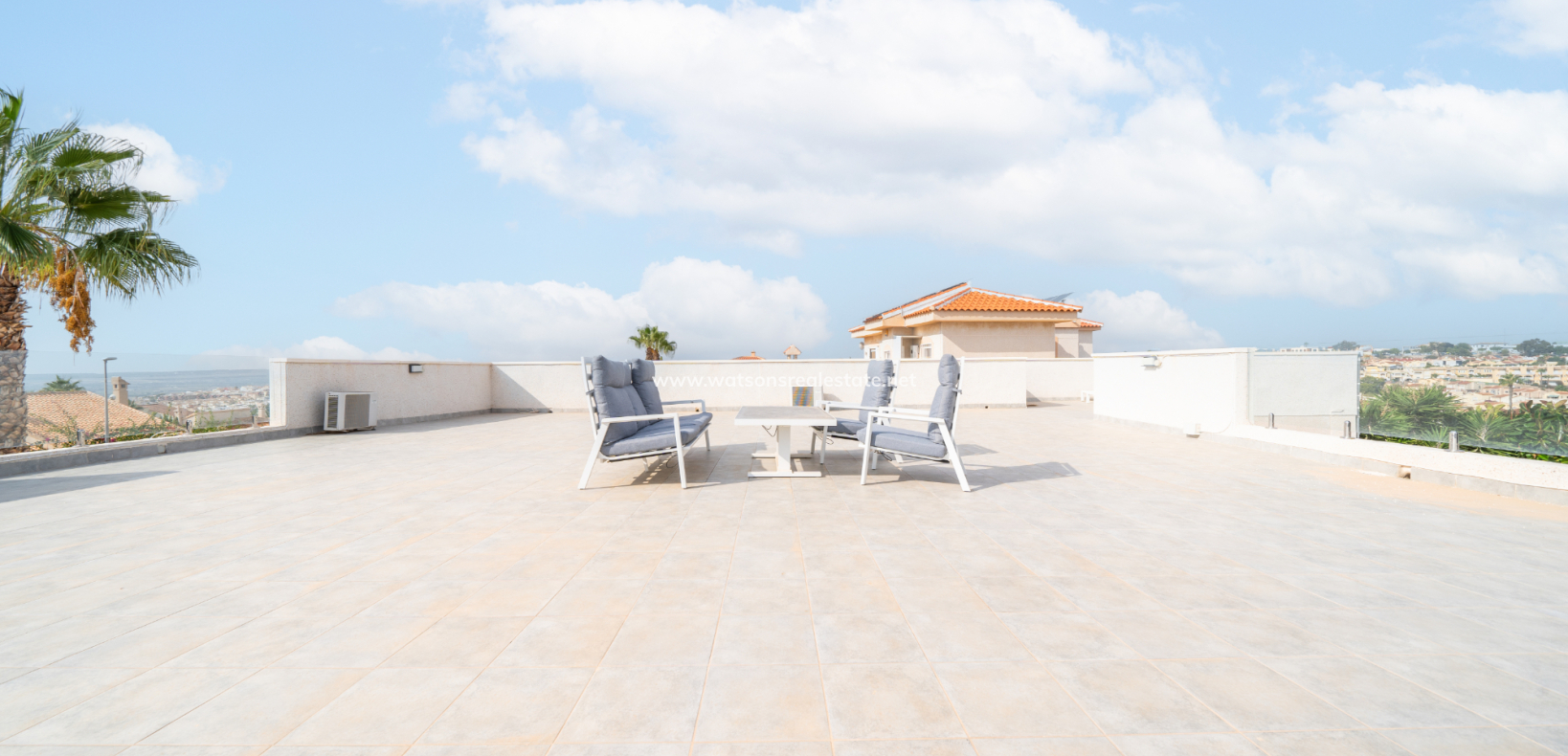 Resale - Freistendhe Villa - Urb. La Marina