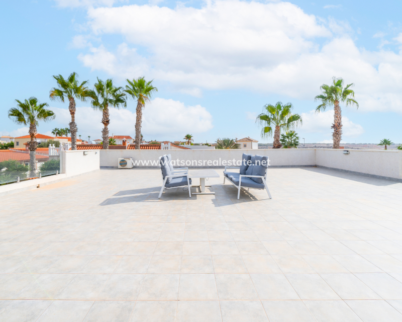 Resale - Freistendhe Villa - Urb. La Marina