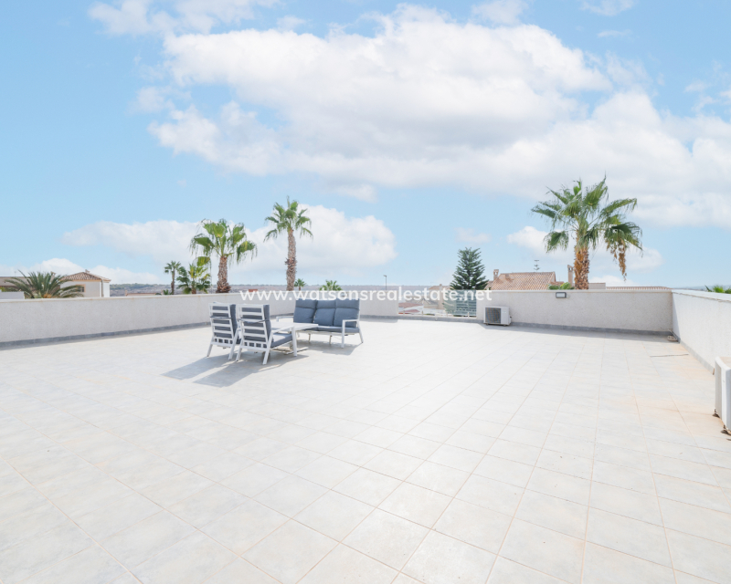 Resale - Freistendhe Villa - Urb. La Marina