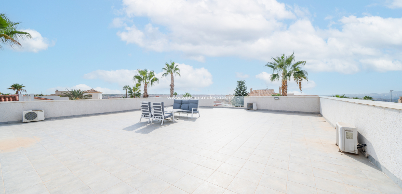 Resale - Freistendhe Villa - Urb. La Marina