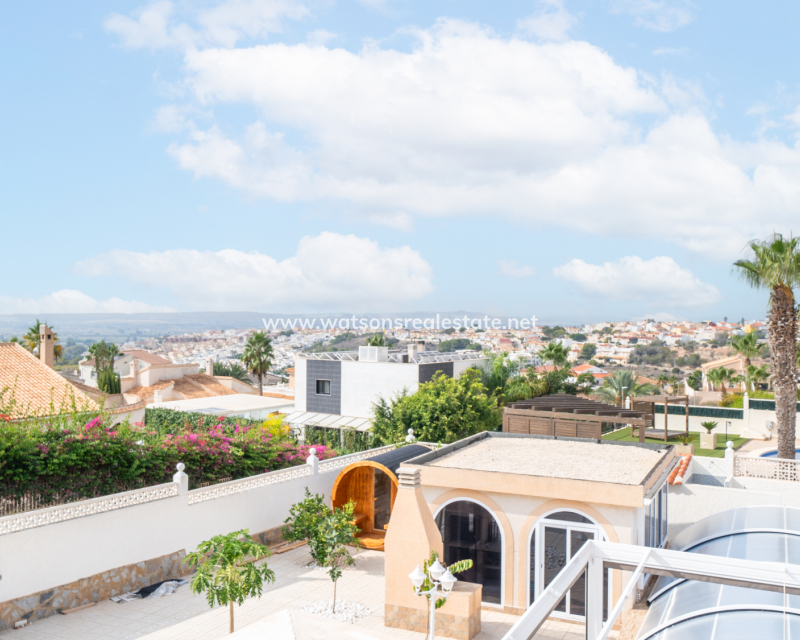Resale - Freistendhe Villa - Urb. La Marina