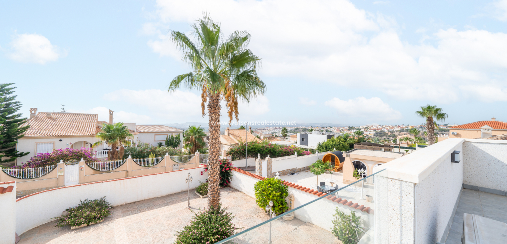 Resale - Freistendhe Villa - Urb. La Marina
