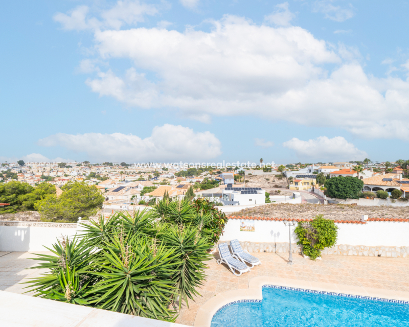 Resale - Freistendhe Villa - Urb. La Marina