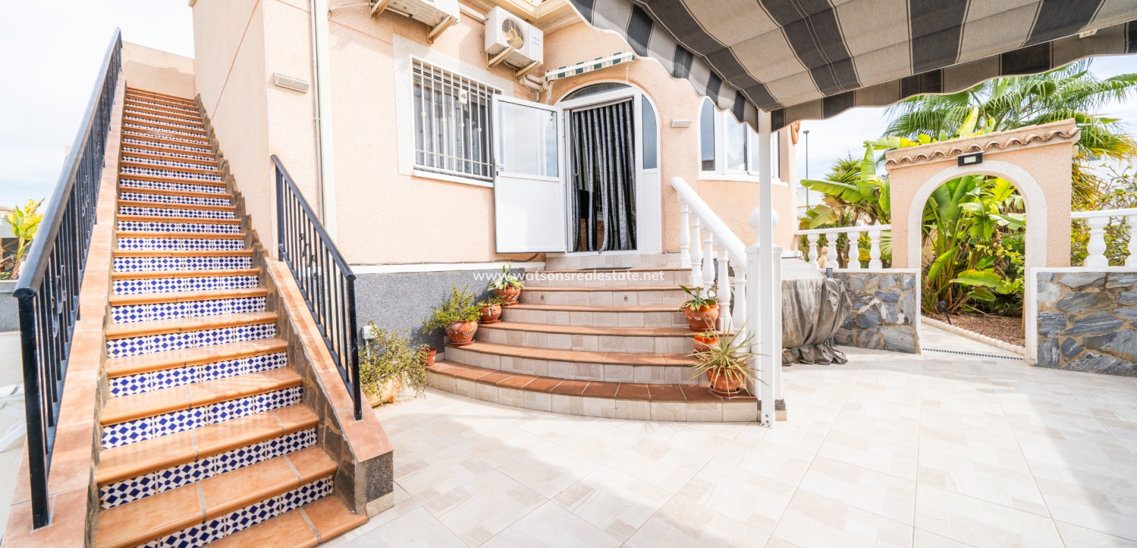 Resale - Freistendhe Villa - Urb. La Marina