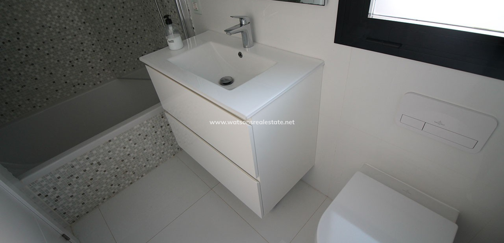 Resale - Freistendhe Villa - Urb. La Marina
