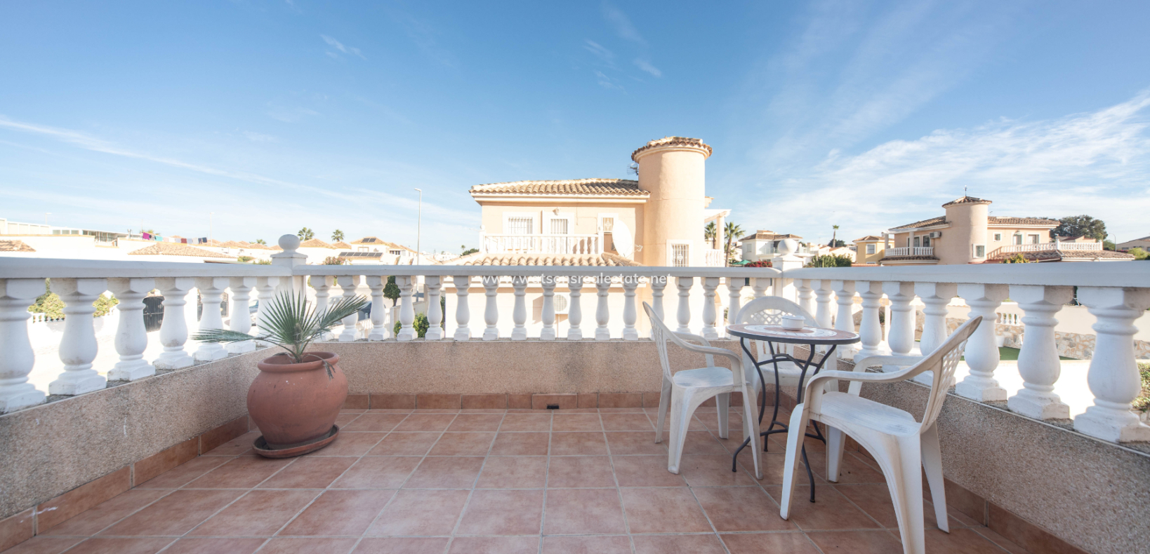 Resale - Freistendhe Villa - Urb. La Marina