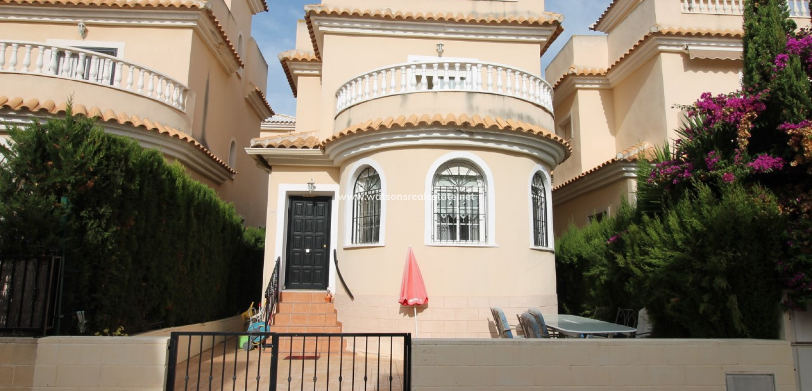 Resale - Freistendhe Villa - Urb. La Marina