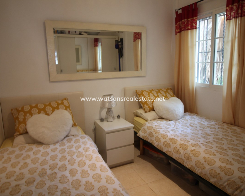 Resale - Freistendhe Villa - Urb. La Marina