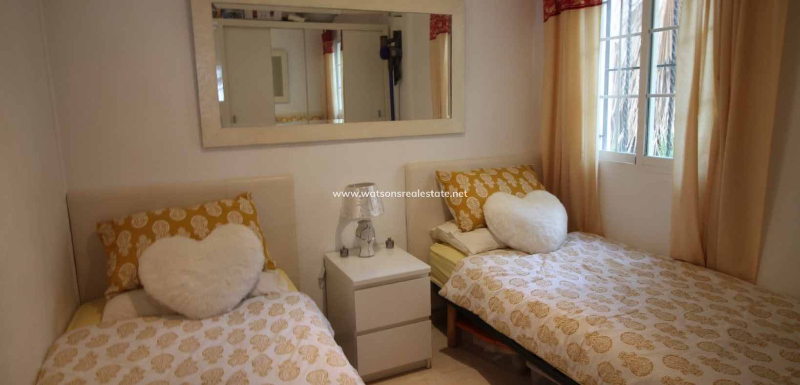 Resale - Freistendhe Villa - Urb. La Marina
