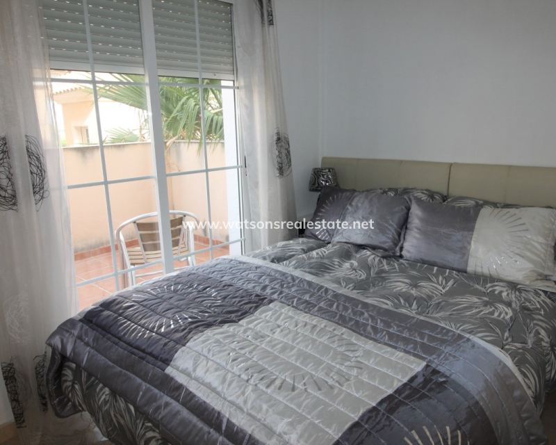 Resale - Freistendhe Villa - Urb. La Marina